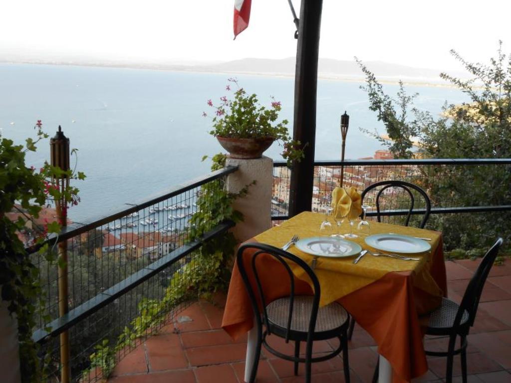 Hotel Vittoria Porto Santo Stefano  Bagian luar foto